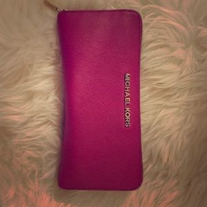 Micheal kors wallet